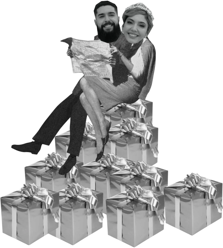 Gabi e Edson segurando presentes de casamento